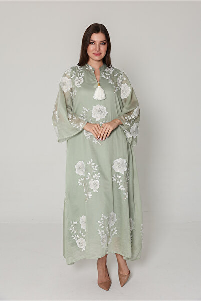 IKKXA جلابية مطرزة بـ Petal Grace