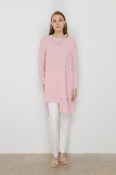 Nihan Asimetrik Kesimli Aksesuar Detaylı Şık Tunik Pudra