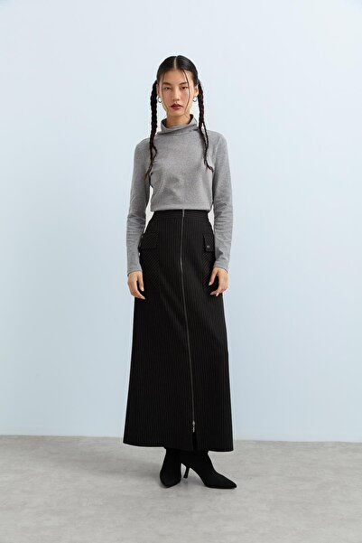 Nihan Önden Fermuarlı Çizgili Düz Etek Siyah