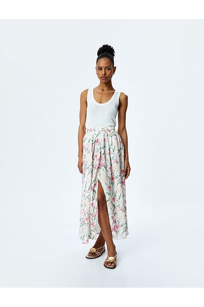 Koton Slit detail pocket detail high rise maxi flare floral skirt.