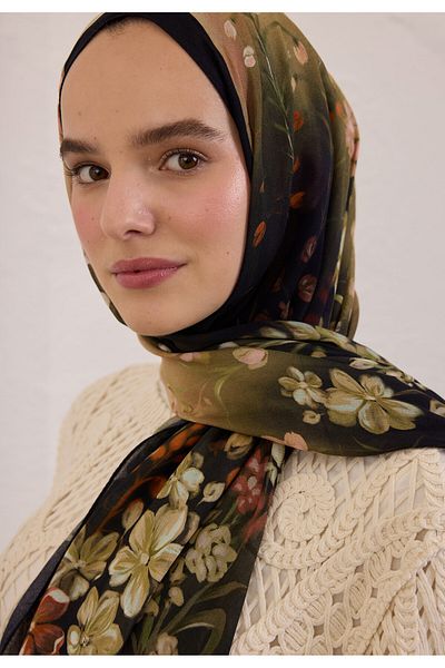 Fresh Wisteria Pattern Rami Shal Black