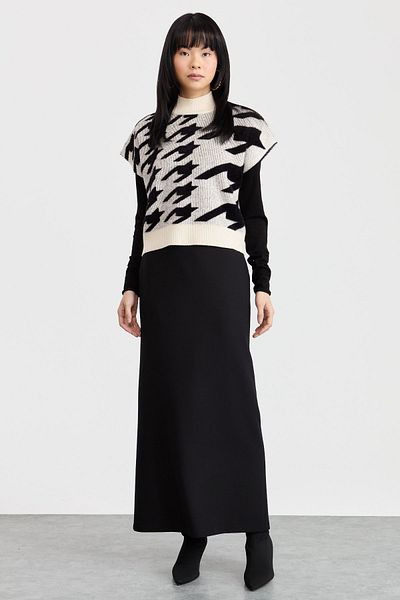 Nihan Pleated Back Pencil Skirt Black