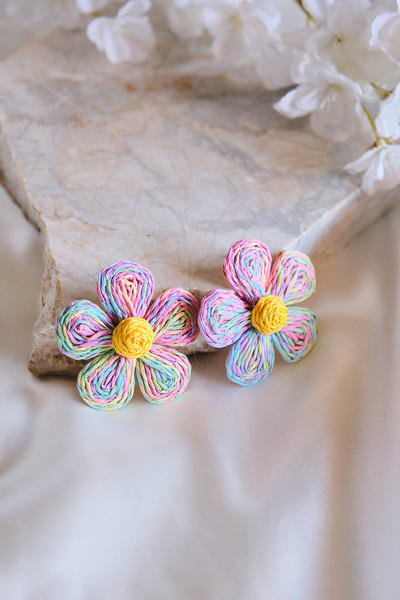 AURRARİ Blue Purple Straw Finish Dangle Daisy Exclusive Earrings