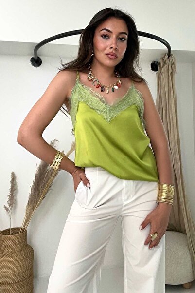 Sohotique By P Bluză din satin cu guler din dantelă, verde fistic