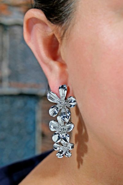 ÖZÜM TAKI Women's Flower Model Earrings Silver Color