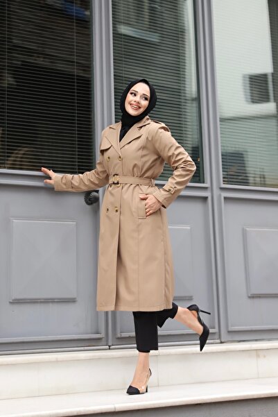 Viskosa Tesettür Uyumlu, Cepli, Kemerli, Düğme Detaylı Camel Renk Mevsimlik Kadın Trençkot