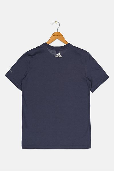 adidas تي شيرت رياضي بأكمام قصيرة للأولاد الصغار، أزرق داكن