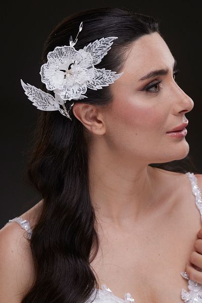 Hayalperest boncuk Eye-Catching Lace and Pearl Detailed Side Flower Hair Clip