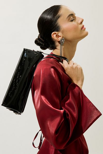 Manuka Prism Form Patent Leather Bag Black