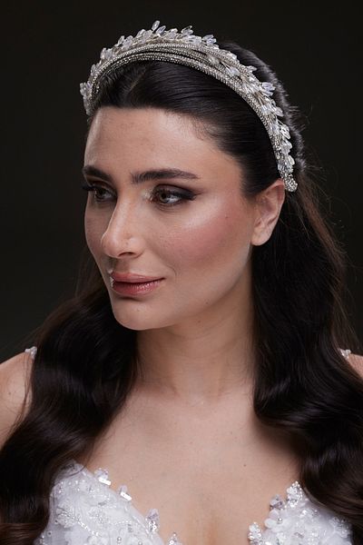 Hayalperest boncuk Sparkling Crystal and Stone Embroidered Bridal Tiara - Royal Elegance