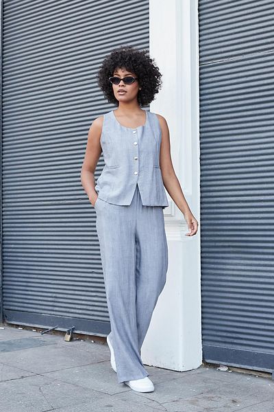 Jument Women's Linen Look Lycra-Free Fabric Underwire Collar Flato Pocket Buttoned Vest-Grey
