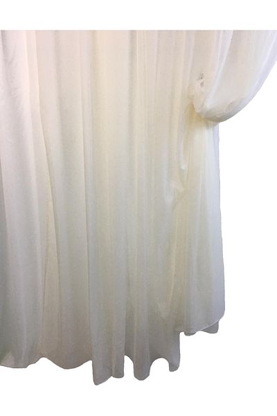 Liz Line Simple veil curtain, various colors and sizes, from the "Basic" collection by Liz Line, with drapery.