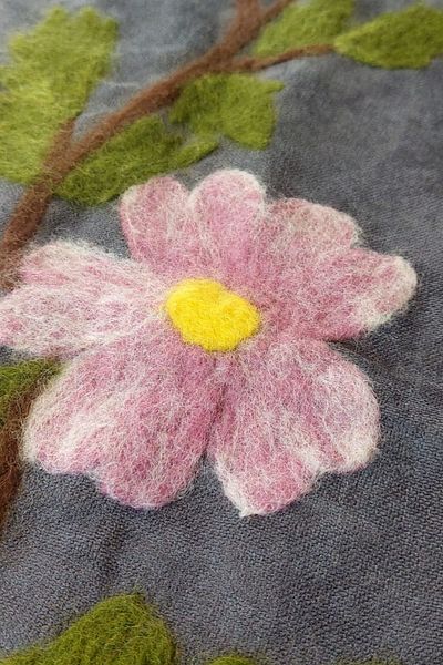 Uretti - Özlem 9422 1150 Handmade Felt Needle Embroidered Pink Flower Motif Runner Tablecloth - Gray