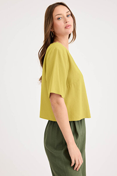 Vitrin Round Neck Short Sleeve Crop Blouse