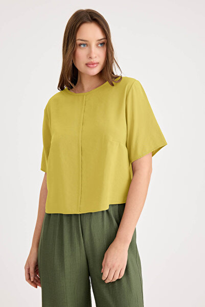 Vitrin Round Neck Short Sleeve Crop Blouse