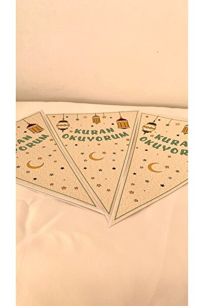 parti uzmanı Kur’an okuyorum flama