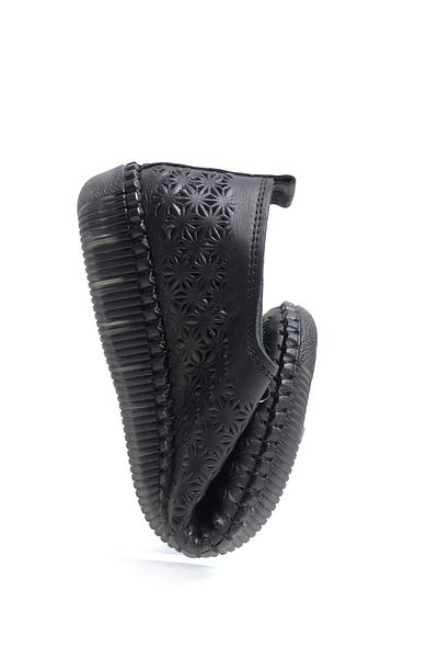 StWenn Genuine Leather Perforated Flower Patterned Comfortable Daily Shoes