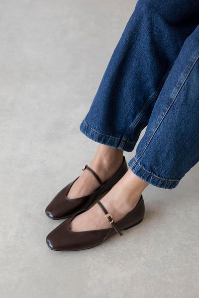 STRASWANS Evve Women's Buckle Detail Wrinkled Leather Ballerina Brown