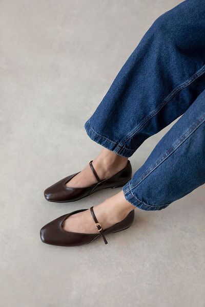 STRASWANS Evve Women's Buckle Detail Wrinkled Leather Ballerina Brown
