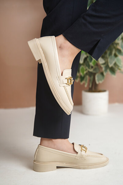 Krowaz Armour Kadın Krem Loafer Gold Zincir Detay Günlük Klasik Topuk Ayakkabı