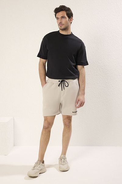 Trendyol Collection Χοντρό σορτς με φλις ανάγλυφη εκτύπωση - Κανονική εφαρμογή TMNSS25SR00011