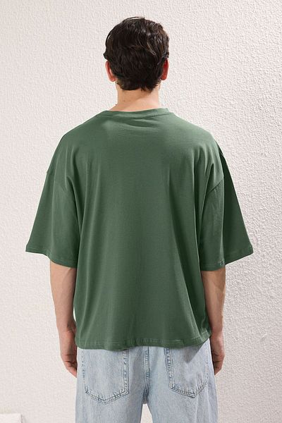 Trendyol Collection Βασικό T-Shirt σε σκούρο πράσινο κουτί - 100% βαμβάκι TMNSS25TS00162
