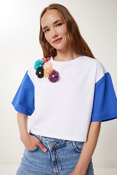 Happiness İstanbul Blaues, weißes, detailliertes Crop-Strick-T-Shirt für Damen TP00085