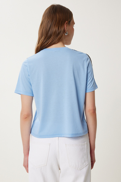 Happiness İstanbul Γυναικείο πλεκτό μπλουζάκι με μπλε αντίθεση με λεπτομέρεια ραφής TP00087