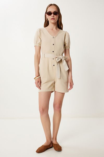 Happiness İstanbul Cremefarbener Mini-Gabardine-Overall für Damen mit Gürtel WF00112