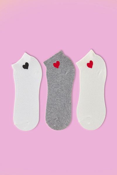 Trendyol Collection Weiß-Graue 3er-Pack halblange Stricksocken mit Herzmuster THMSS25CO00009