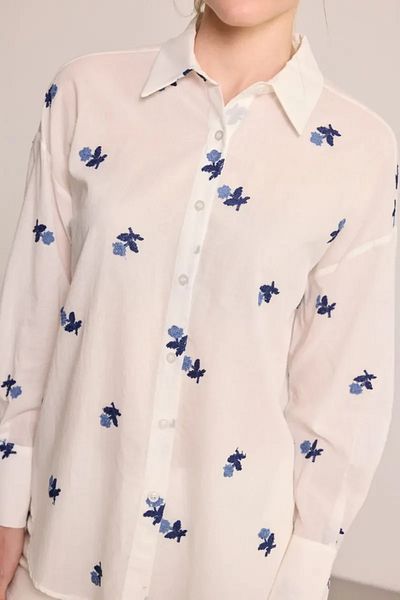 Gusto Cămașă din bumbac cu broderie florală - albă