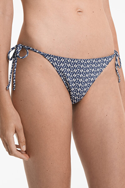 Oysho Jakarlı orta kapatıcılıkta ipli bikini altı