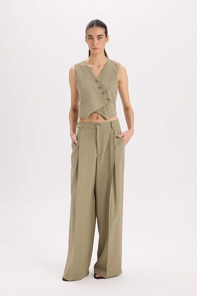 DeFacto High Waist and Double Pocket Wide Leg Pleated Classic Trousers - D4564Ax24Au