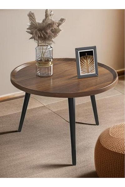 Un Modern design round wooden side table with metal legs
