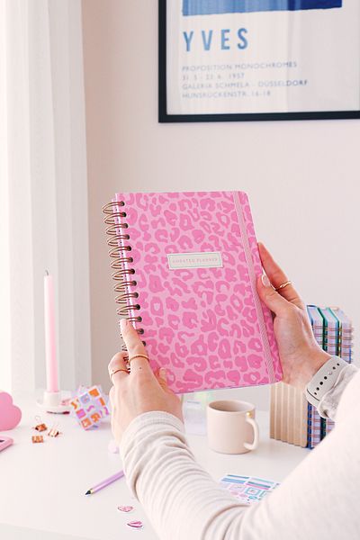 PAPERORA A5 Spiral - Αδιάστατο έγχρωμο Planner με Σελίδες Προτροπής Ατζέντας, Ροζ Λεοπάρ