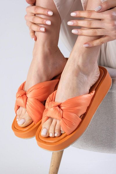 Mio Gusto Holly Orange Color Blunt Toe Inflatable Banded Women's Flat Slippers