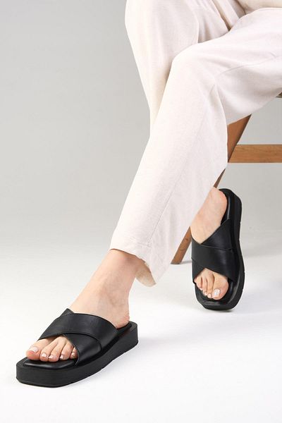 Mio Gusto Bess Black Thick Soled Women's Slippers