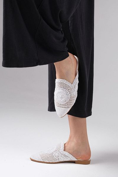 Mio Gusto Lisette White Color Women's Hand Knitted Flat Slippers