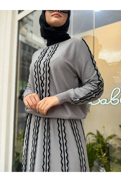 Invee بدلة نسائية منسوجة مع تنورة مطرزة باللون الرمادي