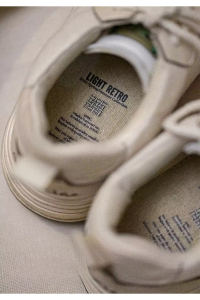 Lost Laces White Wolf Light Sneakers