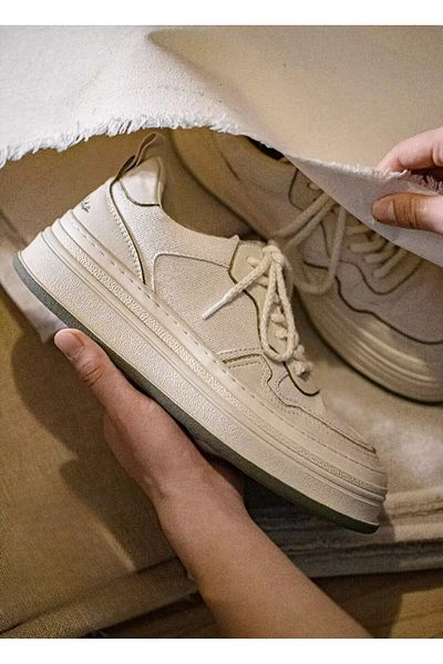 Lost Laces White Wolf Light Sneakers