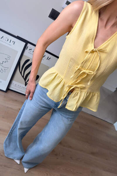 Sue Store Κίτρινη αμάνικη μουσελίνα μπλούζα με δέσιμο μπροστά
