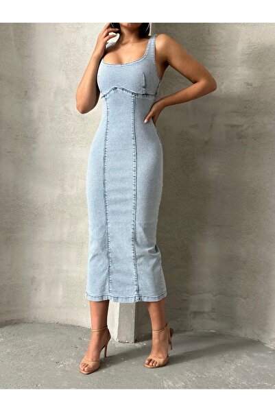 Miss Prova Τζιν φόρεμα με χοντρό λουράκι που ταιριάζει στο σώμα με λεπτομέρεια σχισμή στην πλάτη MISSELB4027