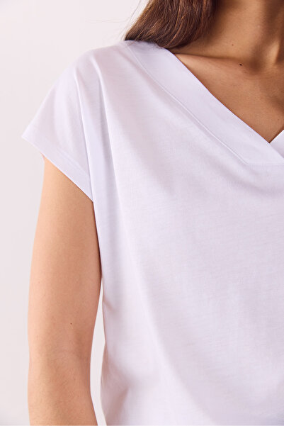 VENA Μπλουζάκι Almira με λαιμόκοψη V με λεπτομέρεια στην πλάτη (TENCEL)(TM) - ΛΕΥΚΟ