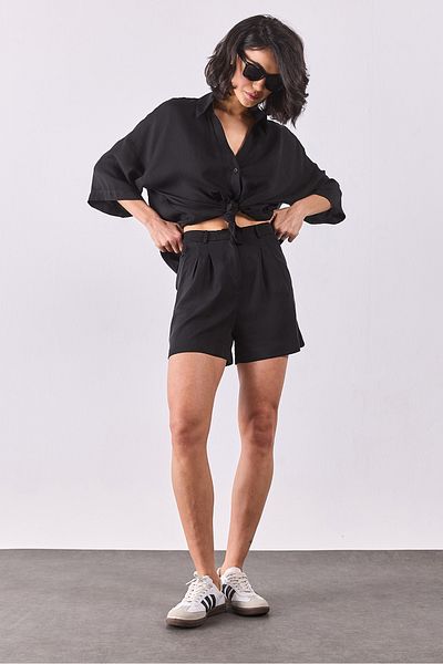VENA Women's Pleated Lyocell Shorts - Black