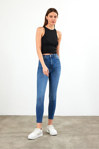 VENA Sandra Halter Top Crop Tank - Negru