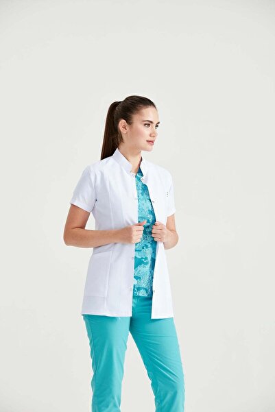DEMOTEKS Uniforma Lab Coat Halat Medical Scurt Alb Femei – Cu Trei Buzunare, Maneca Scurta, Guler Tunica-m