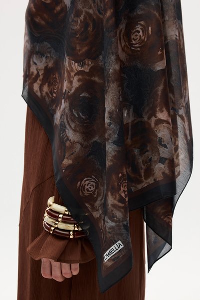 cs camellia scarf شال ناعم بنمط روسا - بني غامق