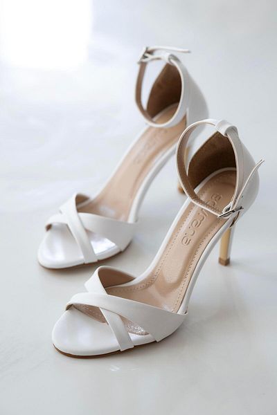 sovrana White Heeled Shoes - Cross Strap Design