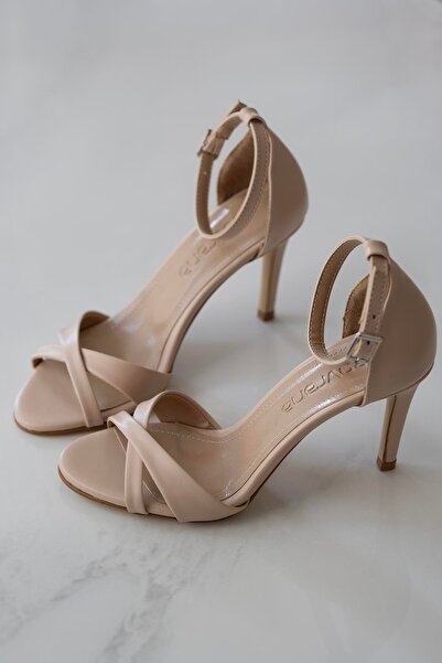 sovrana High Heels - Cross Strapped Skin